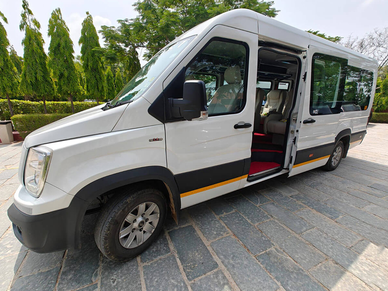 9 Seater Urbania Tempo Traveller